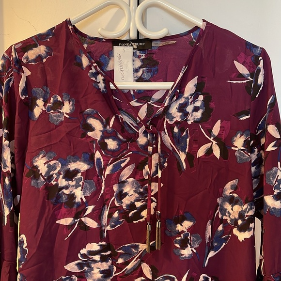 BNWT Ivanka Trump Blouse. - Picture 2 of 4